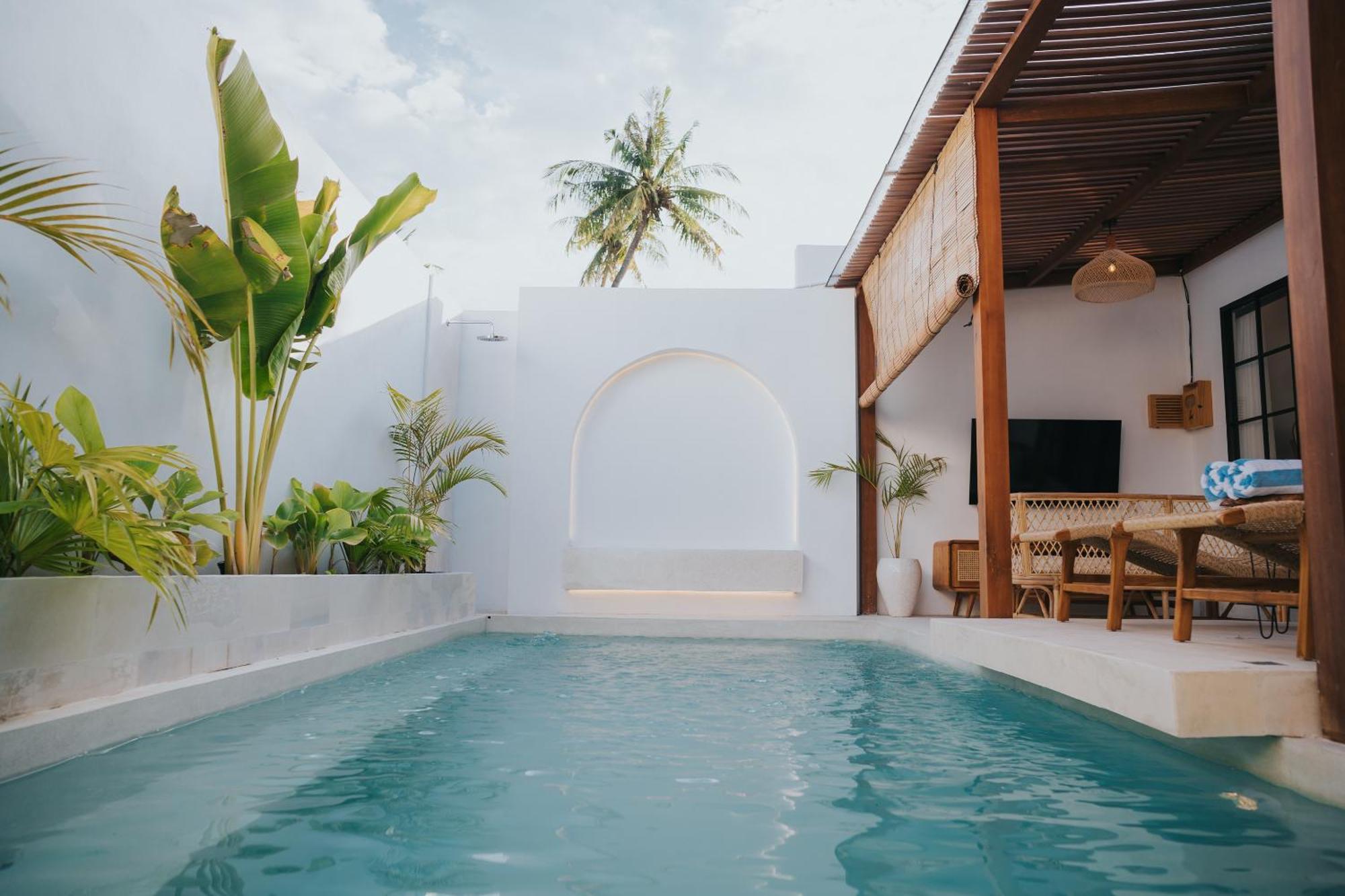 Brandon With Private Pool Villa Lovina Beach